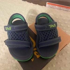Teva baby sandals size 4